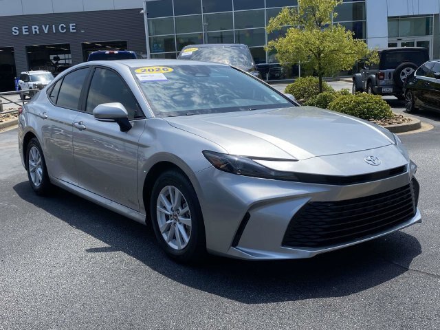 Used 2026 Toyota Camry LE w/ Convenience Package FWD image 1