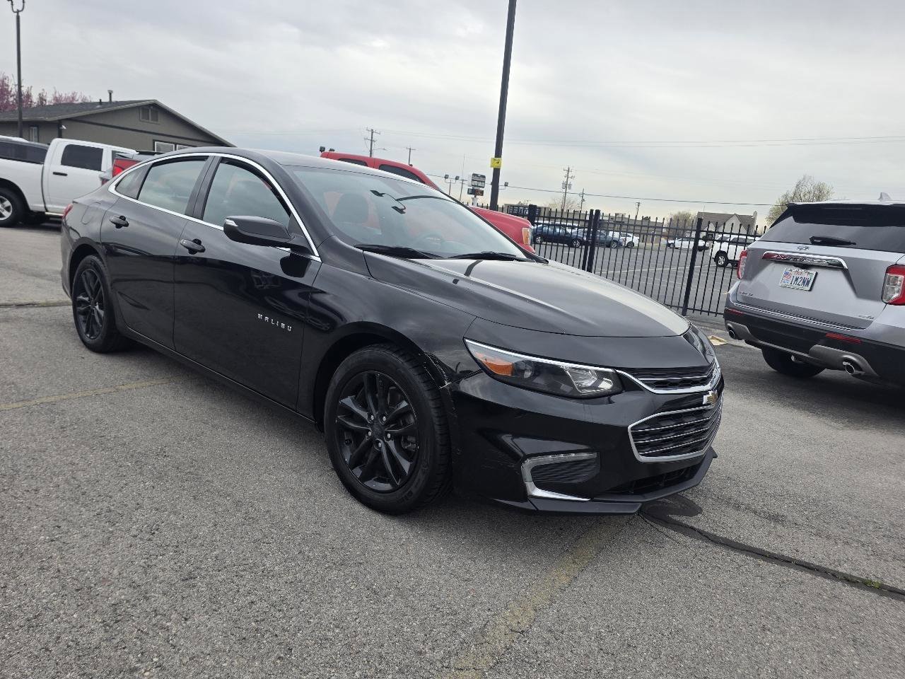 Used 2017 Chevrolet Malibu LT image 3