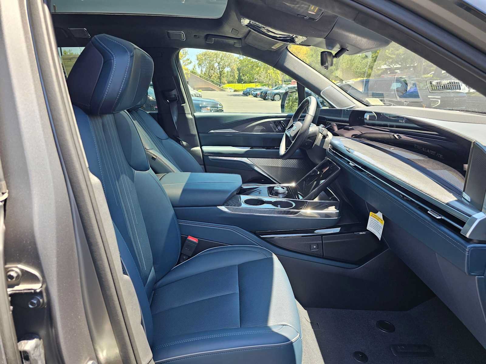 New 2026 Cadillac Escalade IQL Sport 2 w/ LPO, ONYX Package AWD/4WD image 10