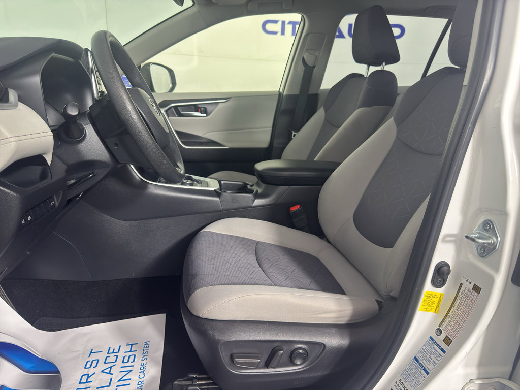 Used 2020 Toyota RAV4 XLE w/ Convenience Package image 16
