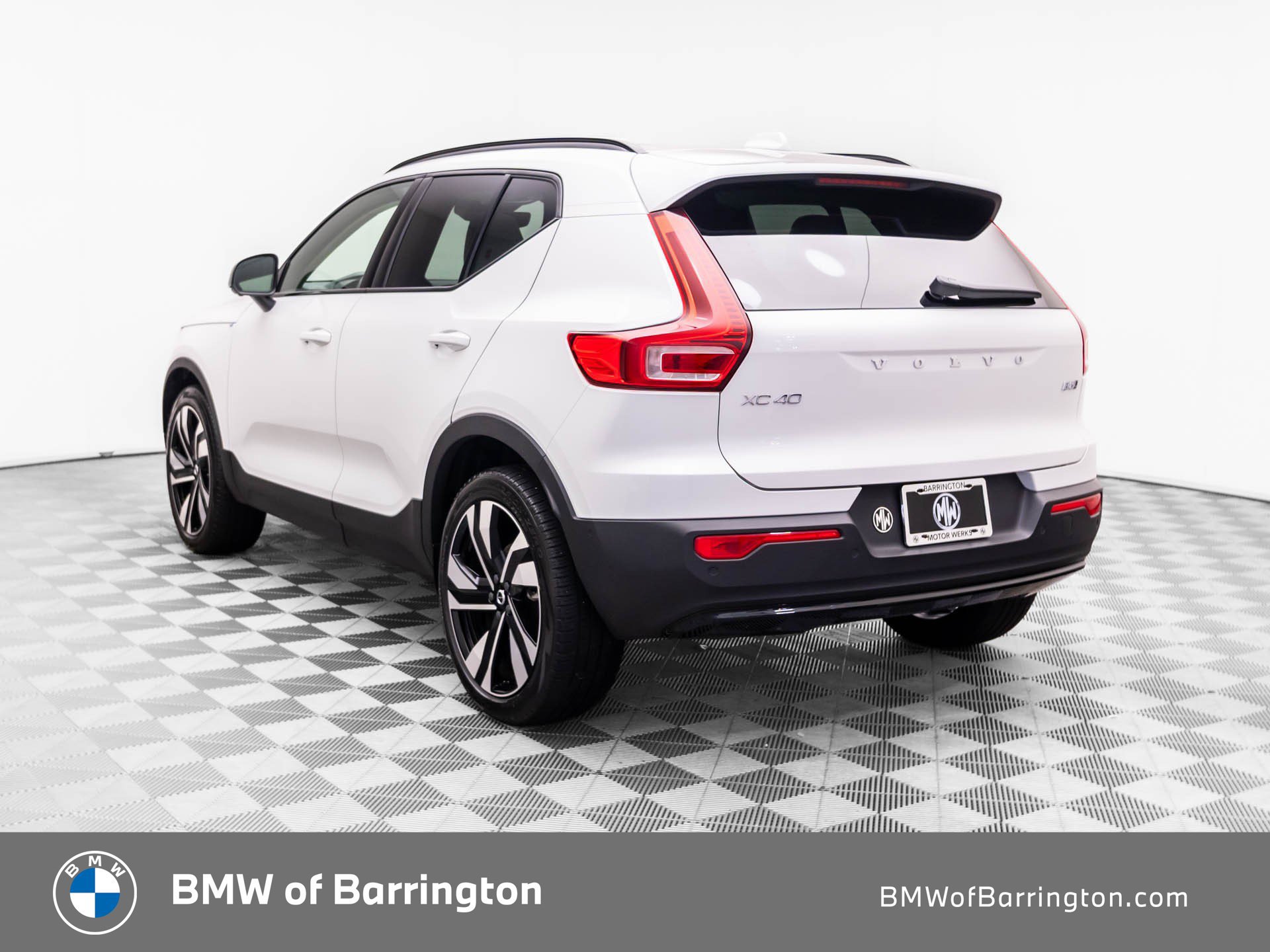 Used 2023 Volvo XC40 B5 Ultimate w/ Protection Package Premier AWD/4WD image 3