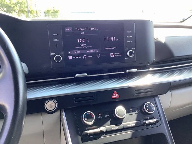 Used 2022 Kia Carnival LX image 17