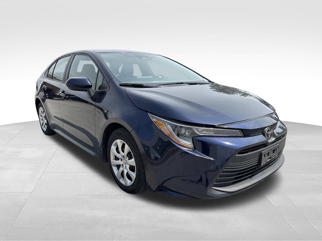 Used 2023 Toyota Corolla LE FWD image 3