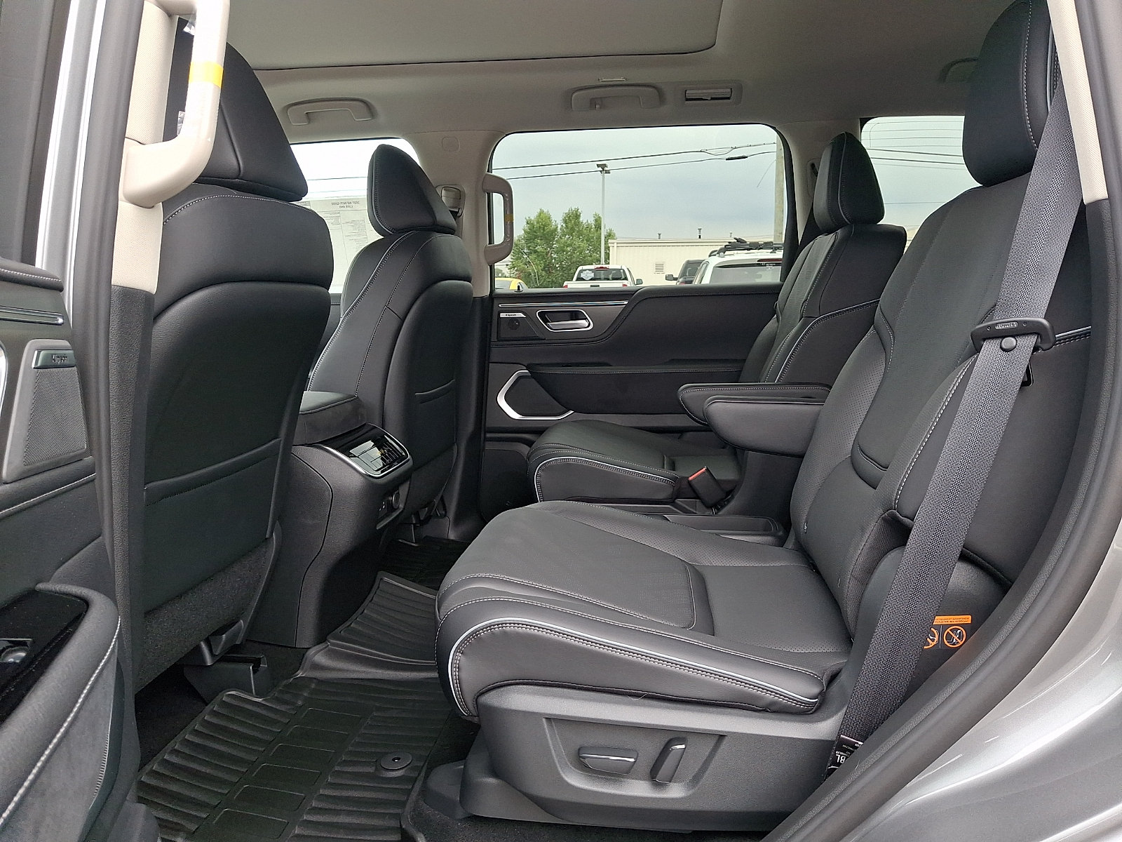 New 2027 INFINITI QX80 Luxe w/ Cargo Package AWD/4WD image 6