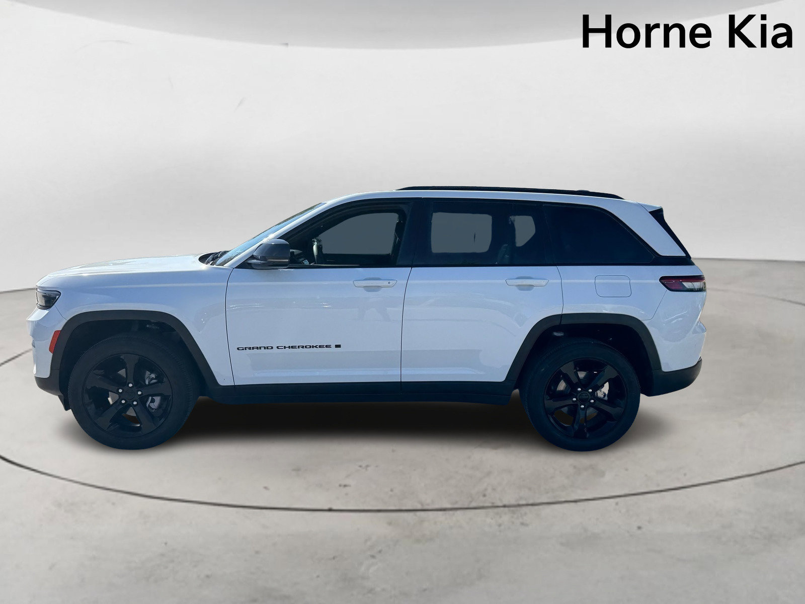 Used 2024 Jeep Grand Cherokee Altitude image 6