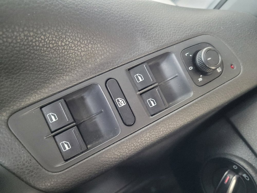 Used 2017 Volkswagen Tiguan Limited FWD image 27