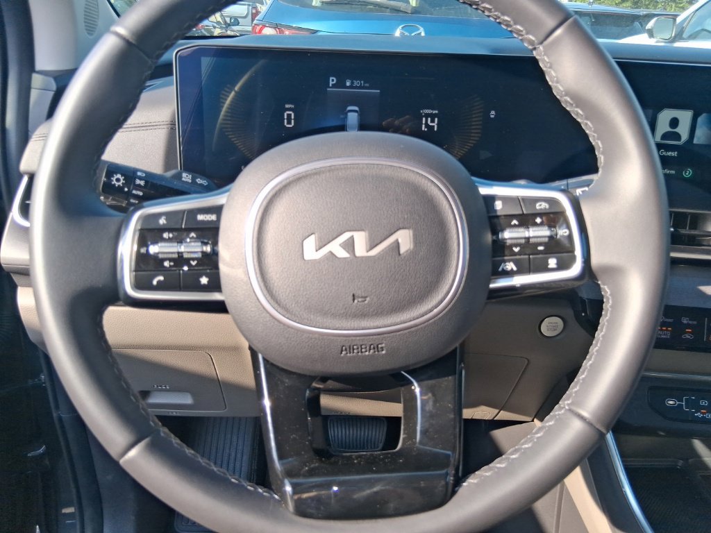 Certified 2026 Kia Carnival EX FWD image 10