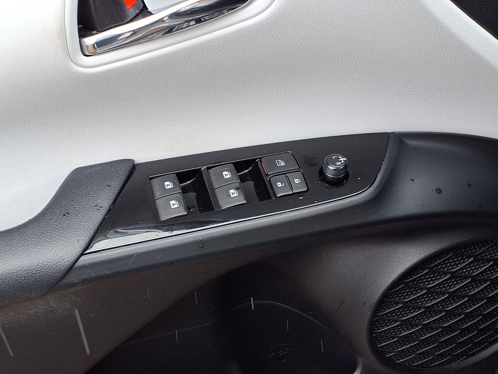 Used 2017 Toyota Prius Prime Advanced w/ Carpet Mat Package FWD image 17