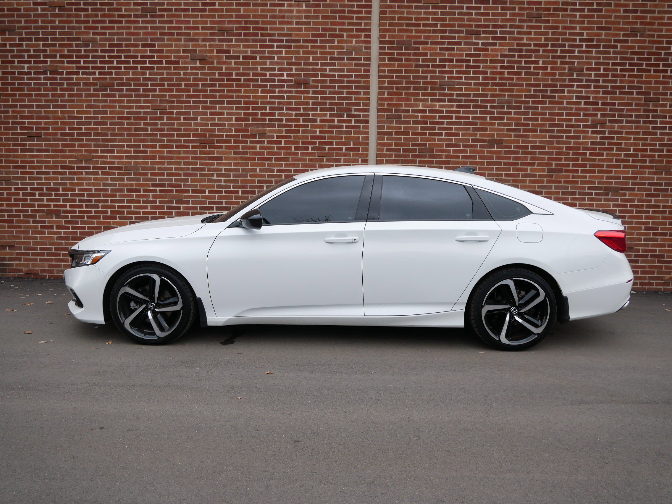 Used 2022 Honda Accord Sport image 2