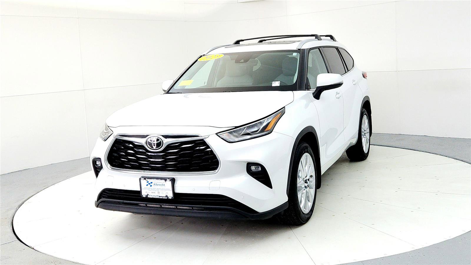 Used 2023 Toyota Highlander Limited image 2