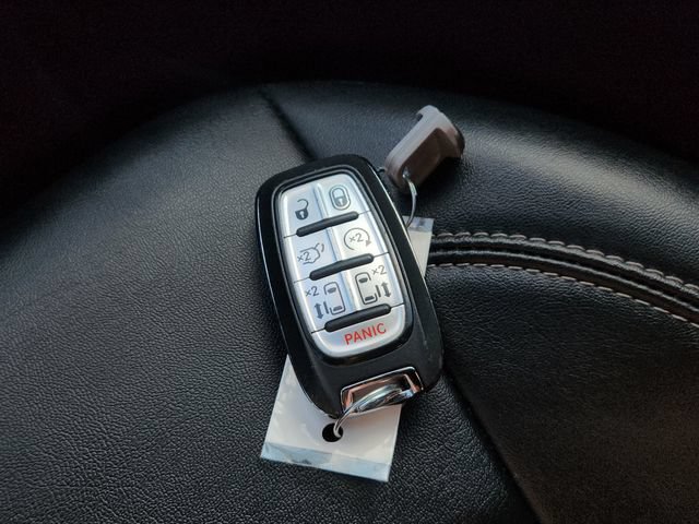 Used 2025 Chrysler Pacifica Select FWD image 49