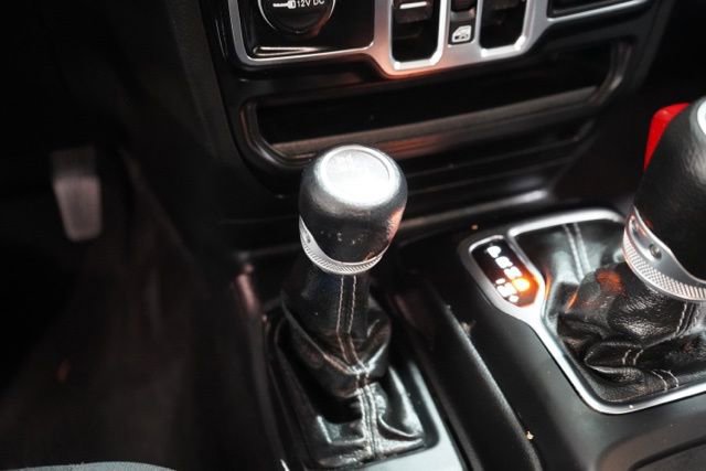 Used 2022 Jeep Wrangler Unlimited Sahara image 30