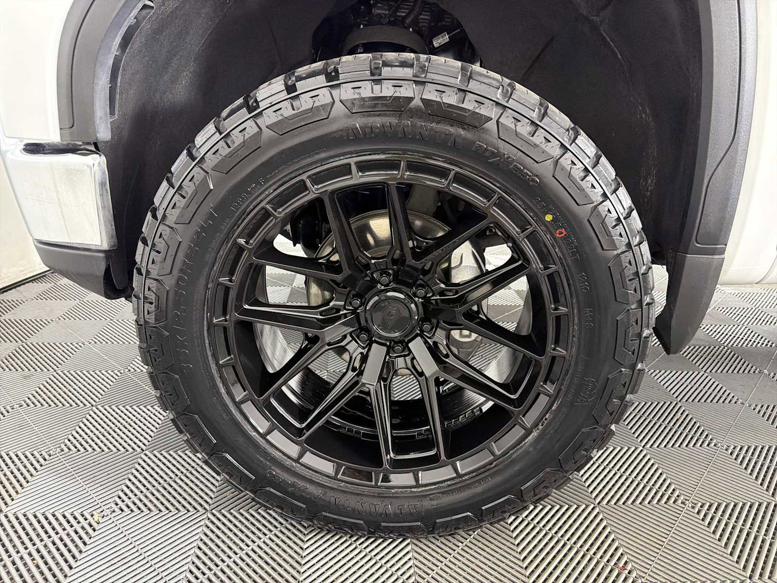 Used 2025 GMC Sierra 1500 SLT image 9