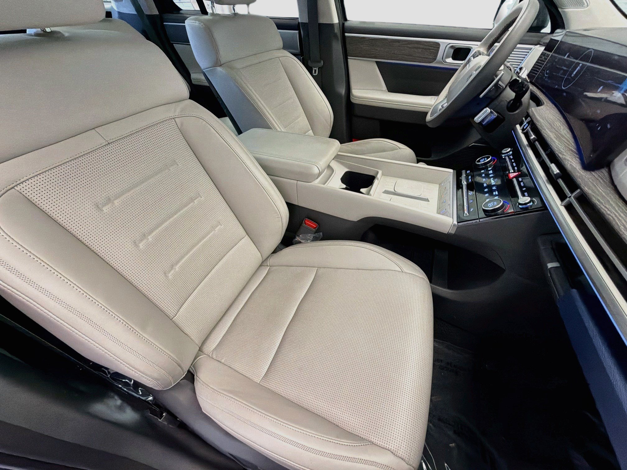 Used 2025 Hyundai Santa Fe Calligraphy FWD image 15