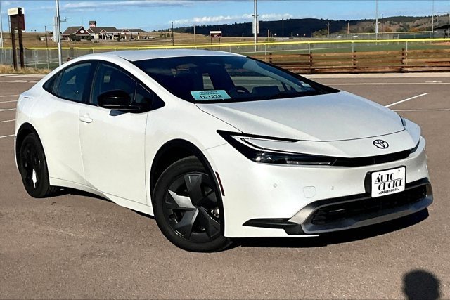 Used 2024 Toyota Prius Prime image 3