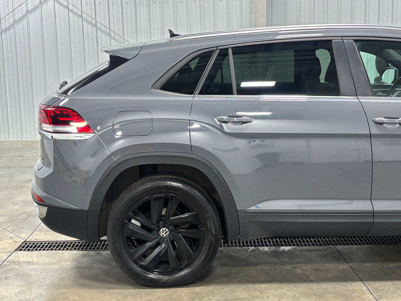 Used 2023 Volkswagen Atlas SE w/ Technology Package w/ Black Wheel Package image 21