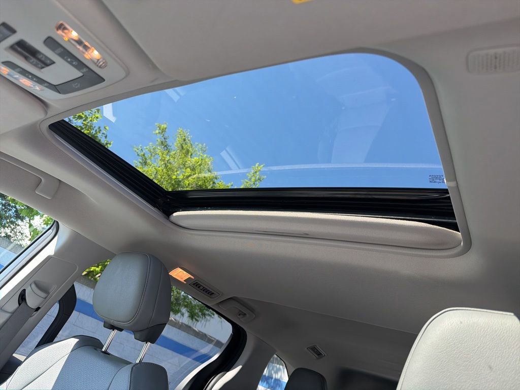 Used 2023 Toyota Sienna XLE FWD image 11