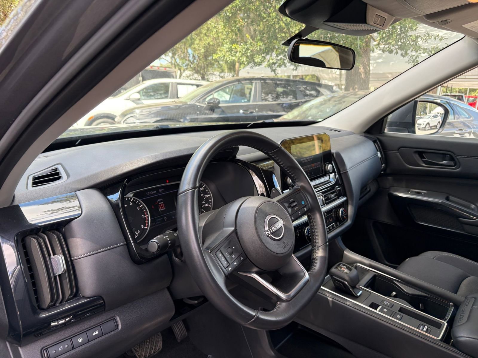 Used 2025 Nissan Pathfinder SV FWD image 37