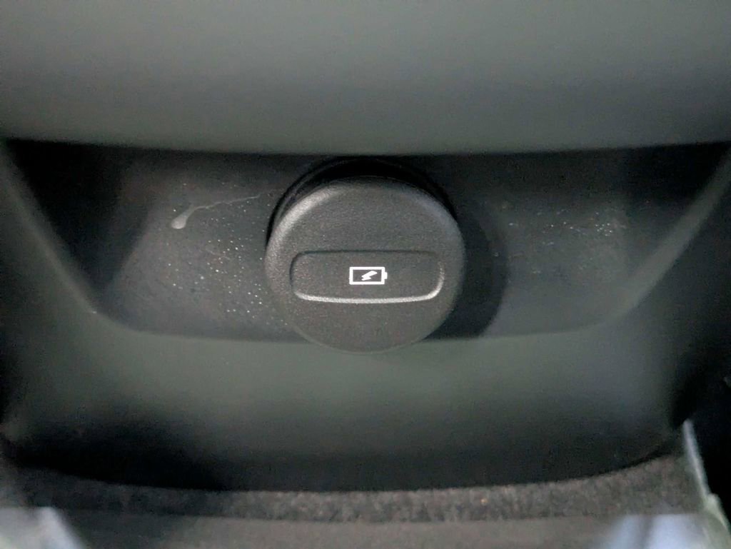 Used 2023 Volvo XC60 B5 Ultimate w/ Protection Package Premier AWD/4WD image 17