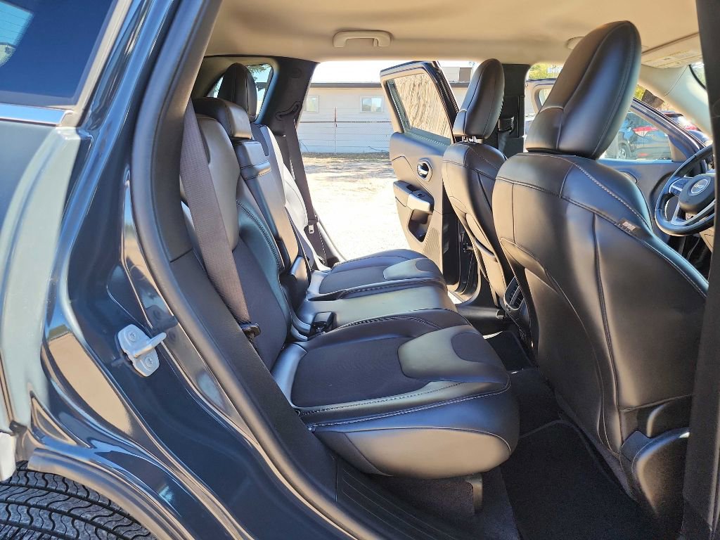 Used 2018 Jeep Cherokee Latitude Plus image 31