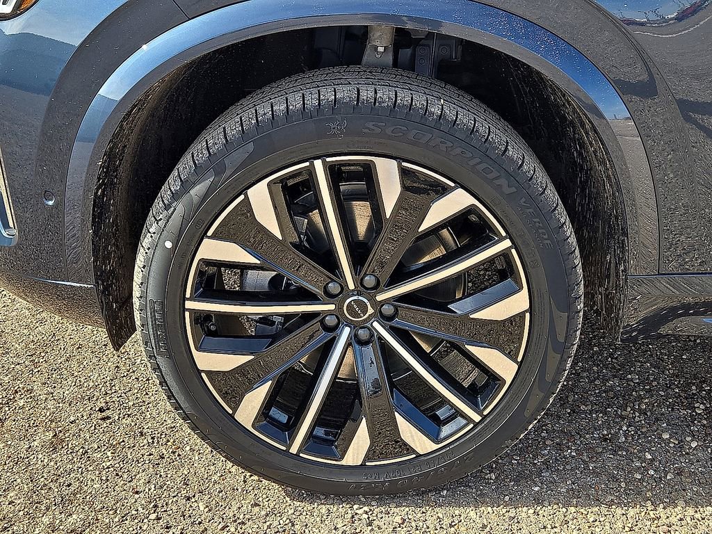 New 2026 Volvo XC90 B6 Plus w/ Protection Package Premier image 10
