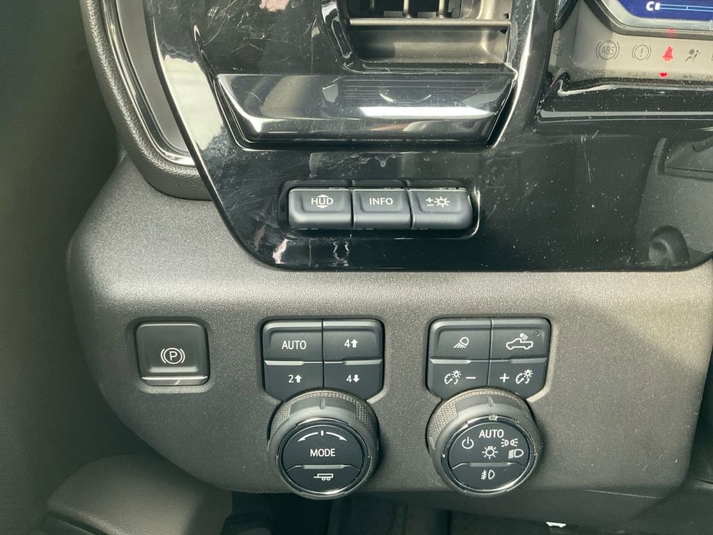Used 2023 Chevrolet Silverado 1500 ZR2 w/ Technology Package image 11