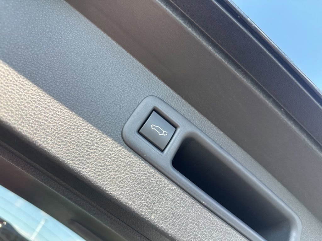 Certified 2025 Toyota Highlander Limited AWD/4WD image 45