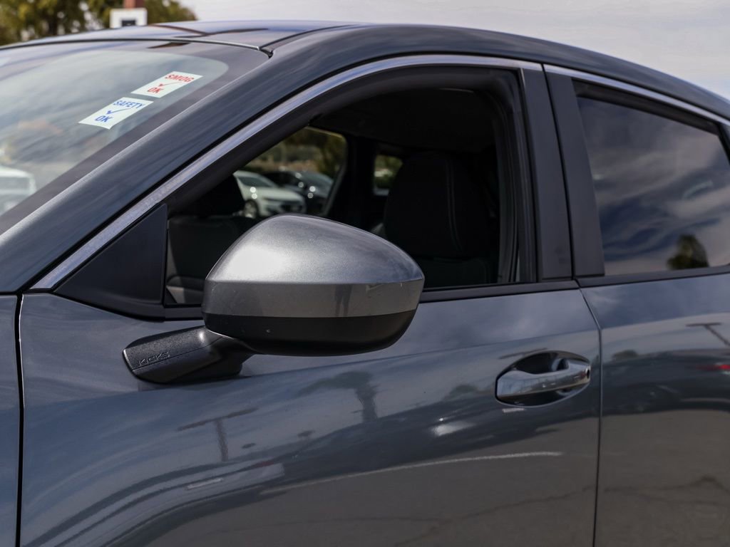 Used 2025 Nissan Kicks SV FWD image 12
