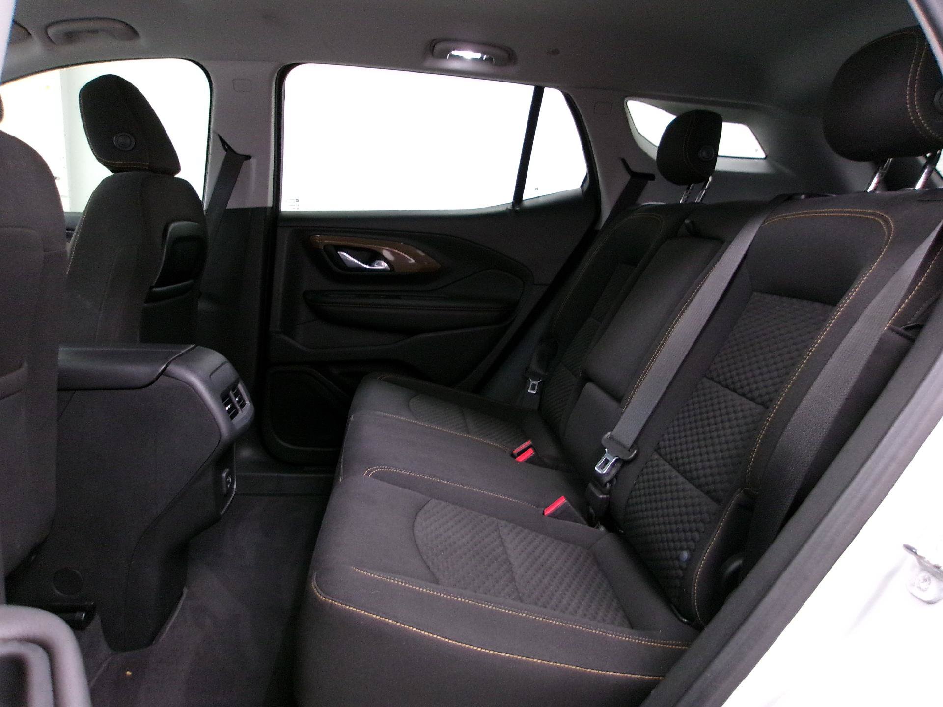 Used 2020 GMC Terrain SLE w/ Driver Convenience Package FWD image 9
