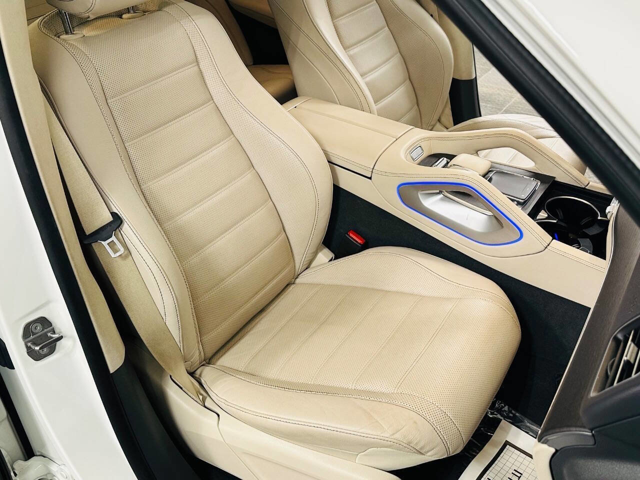 Used 2020 Mercedes-Benz GLE 580 4MATIC w/ Parking Assist Package image 23