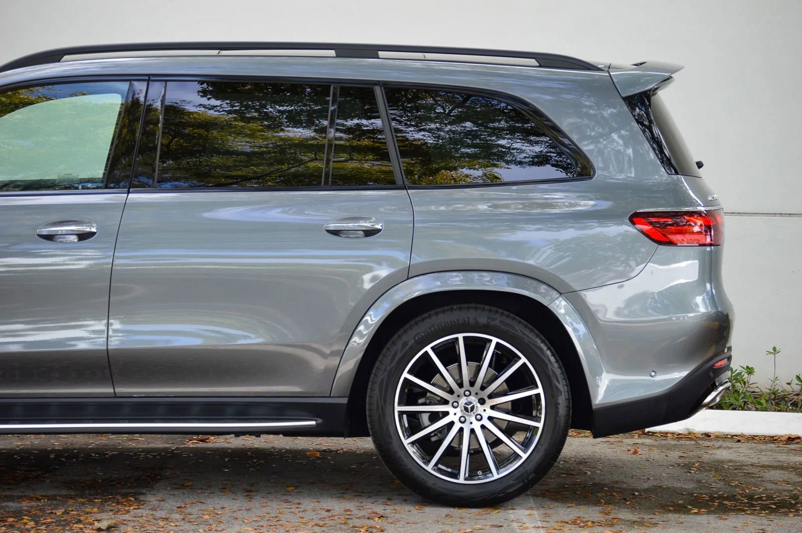 Used 2025 Mercedes-Benz GLS 580 4MATIC image 7