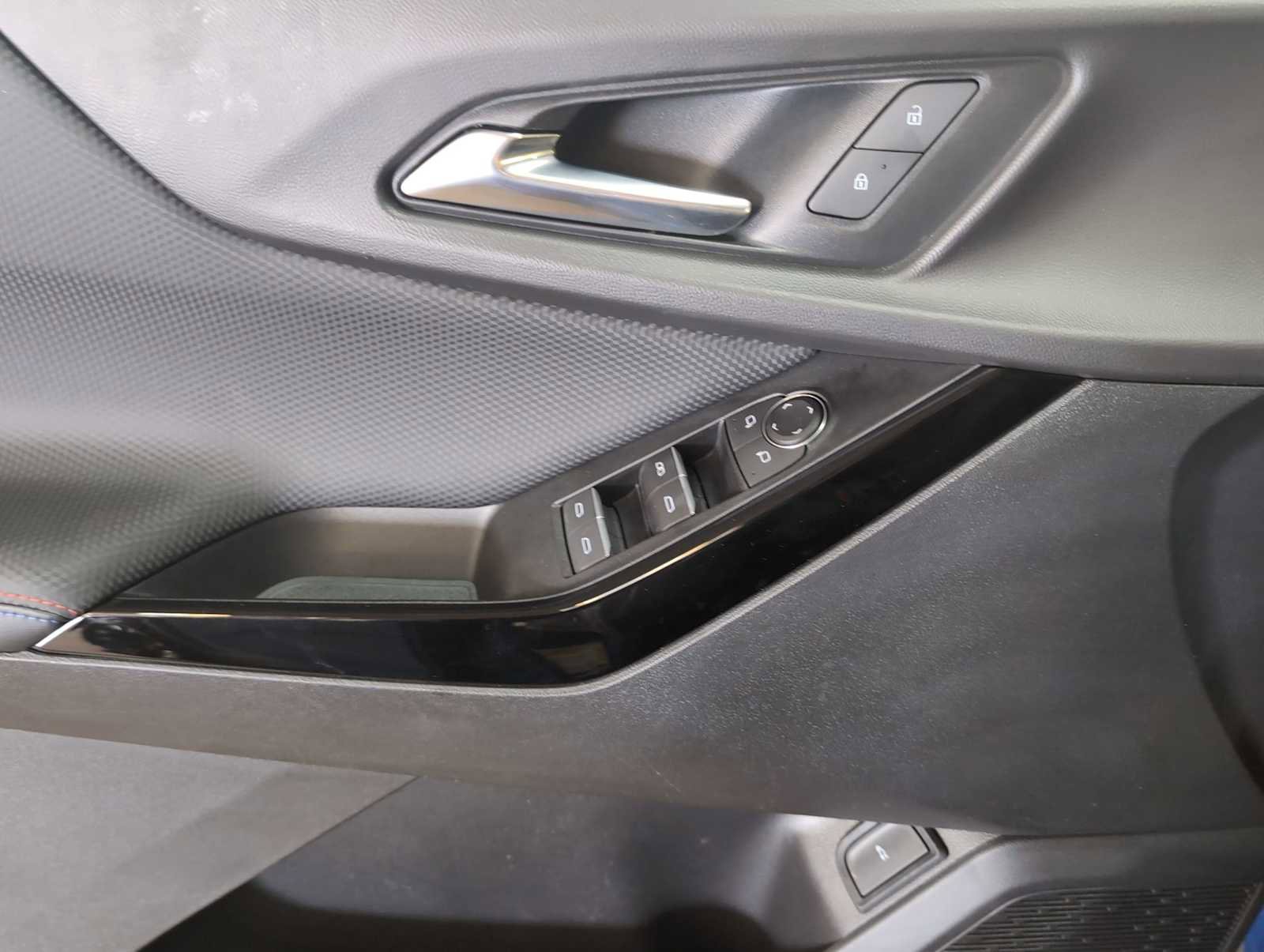 Used 2025 Chevrolet Equinox RS w/ Safety and Technology Package FWD image 23