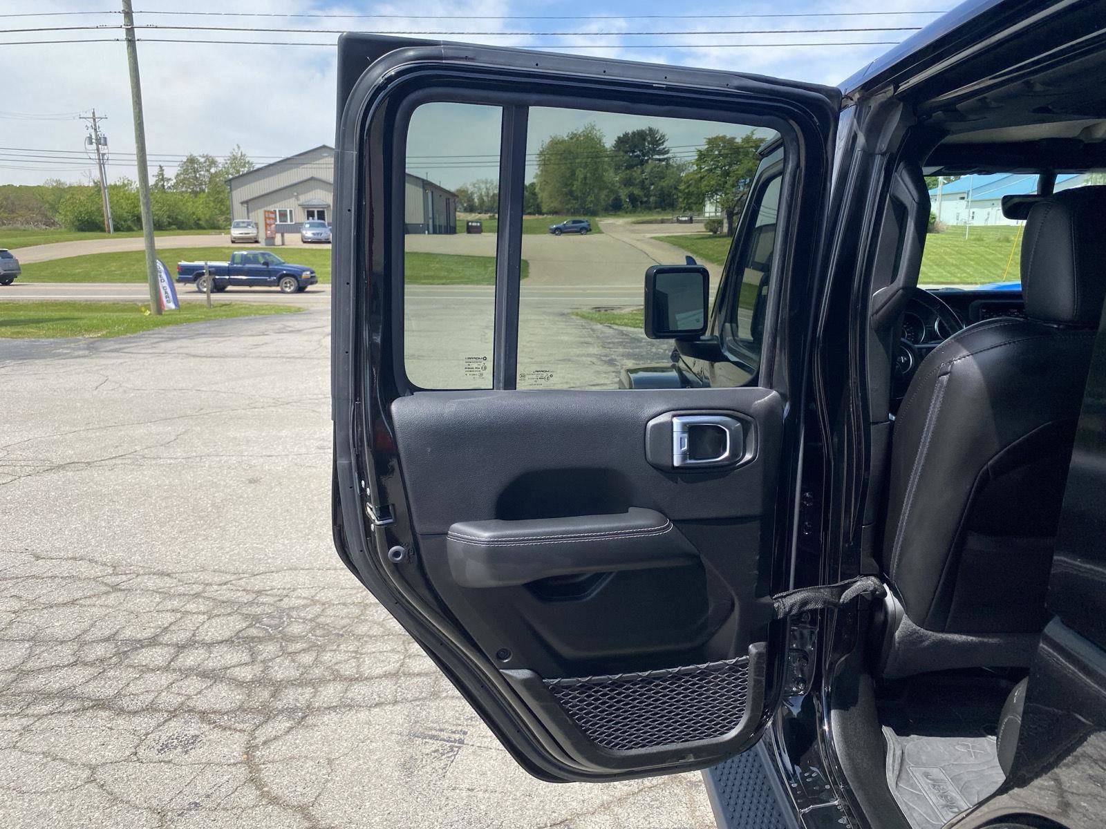 Used 2022 Jeep Wrangler Unlimited Sahara w/ Cold Weather Group AWD/4WD image 28