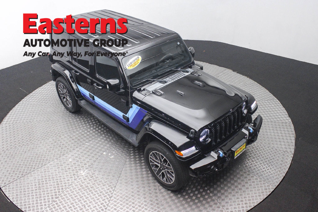 Used 2023 Jeep Wrangler Unlimited Sahara AWD/4WD image 5