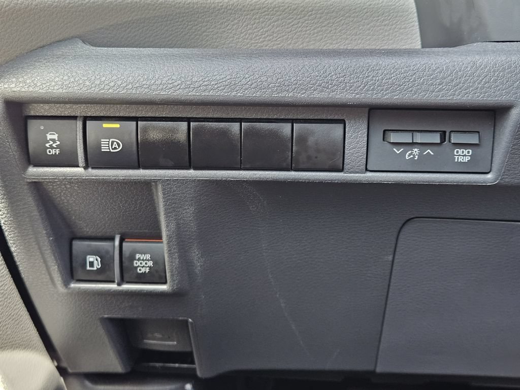 Used 2024 Toyota Sienna XLE FWD image 22