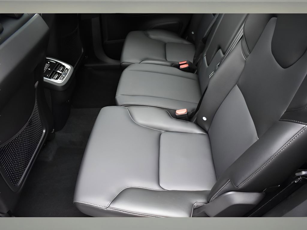 Used 2023 Volvo XC90 B5 Core w/ Protection Package Premier image 14