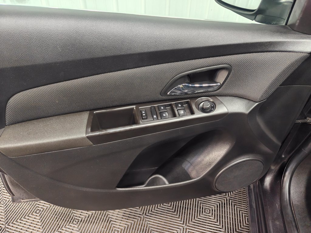 Used 2015 Chevrolet Cruze LT FWD image 31