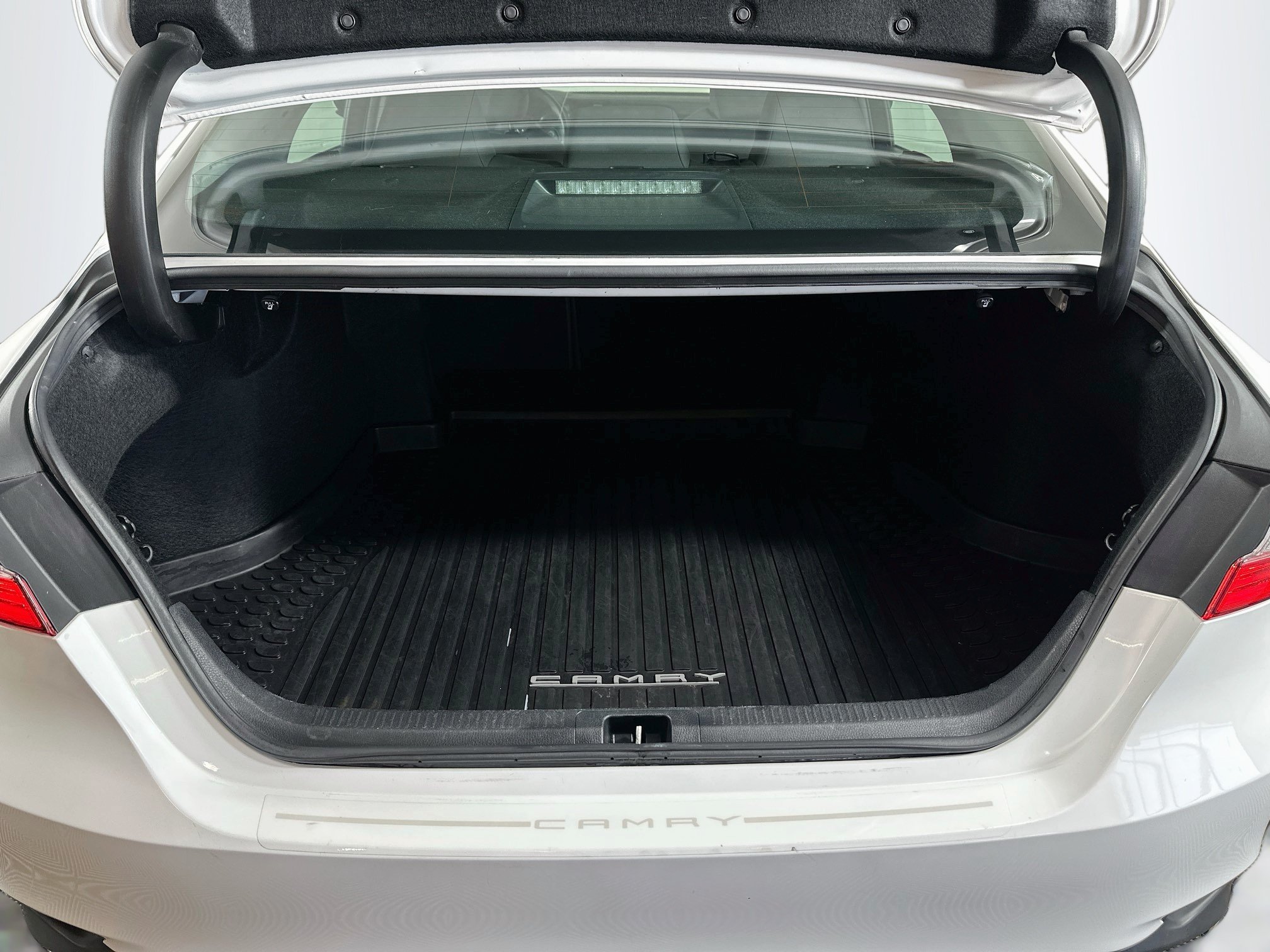 Used 2018 Toyota Camry LE FWD image 24
