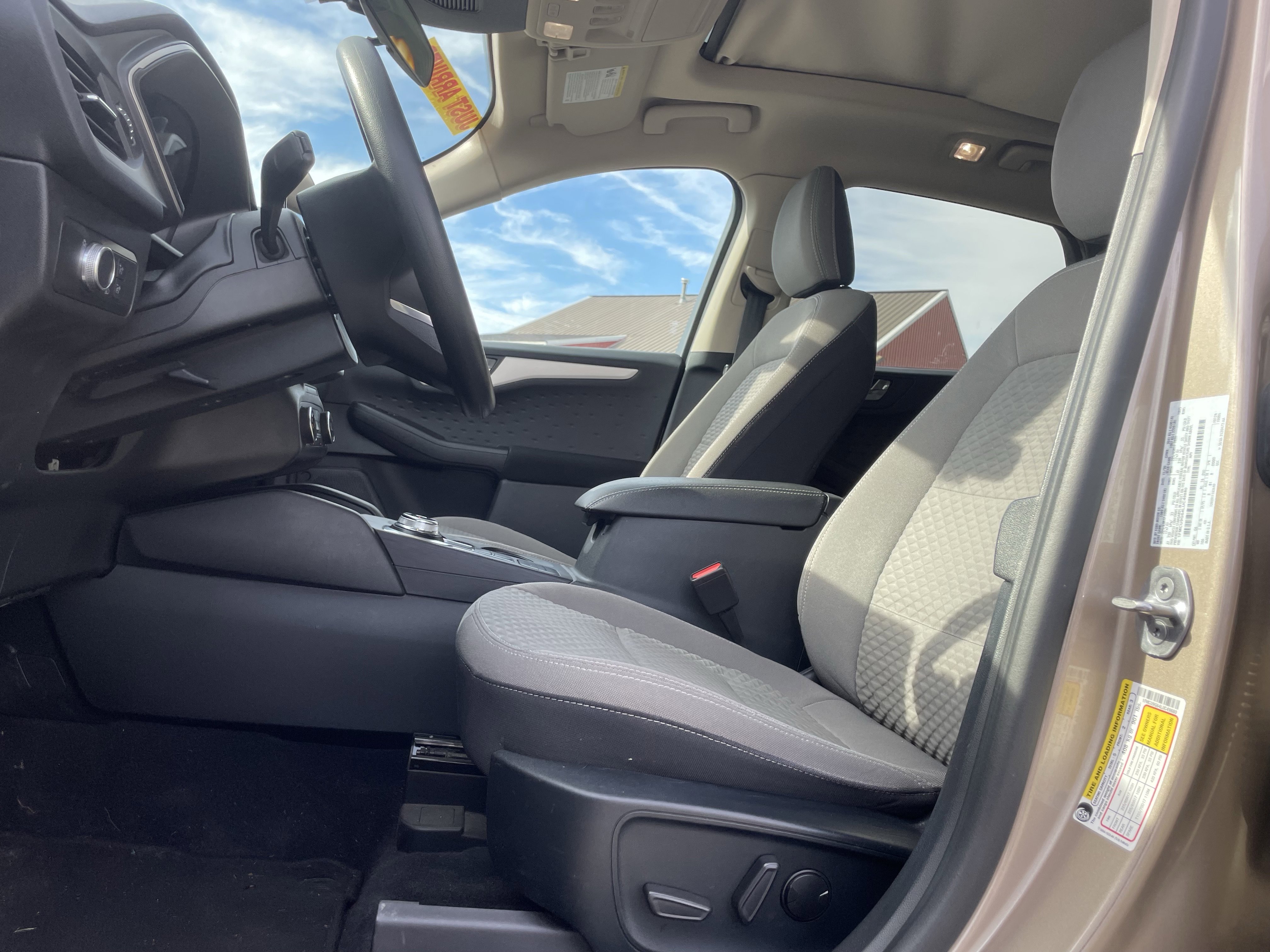 Used 2020 Ford Escape SE image 12