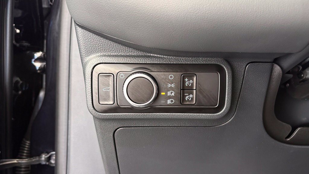 Used 2025 Ford Explorer Active AWD/4WD image 46