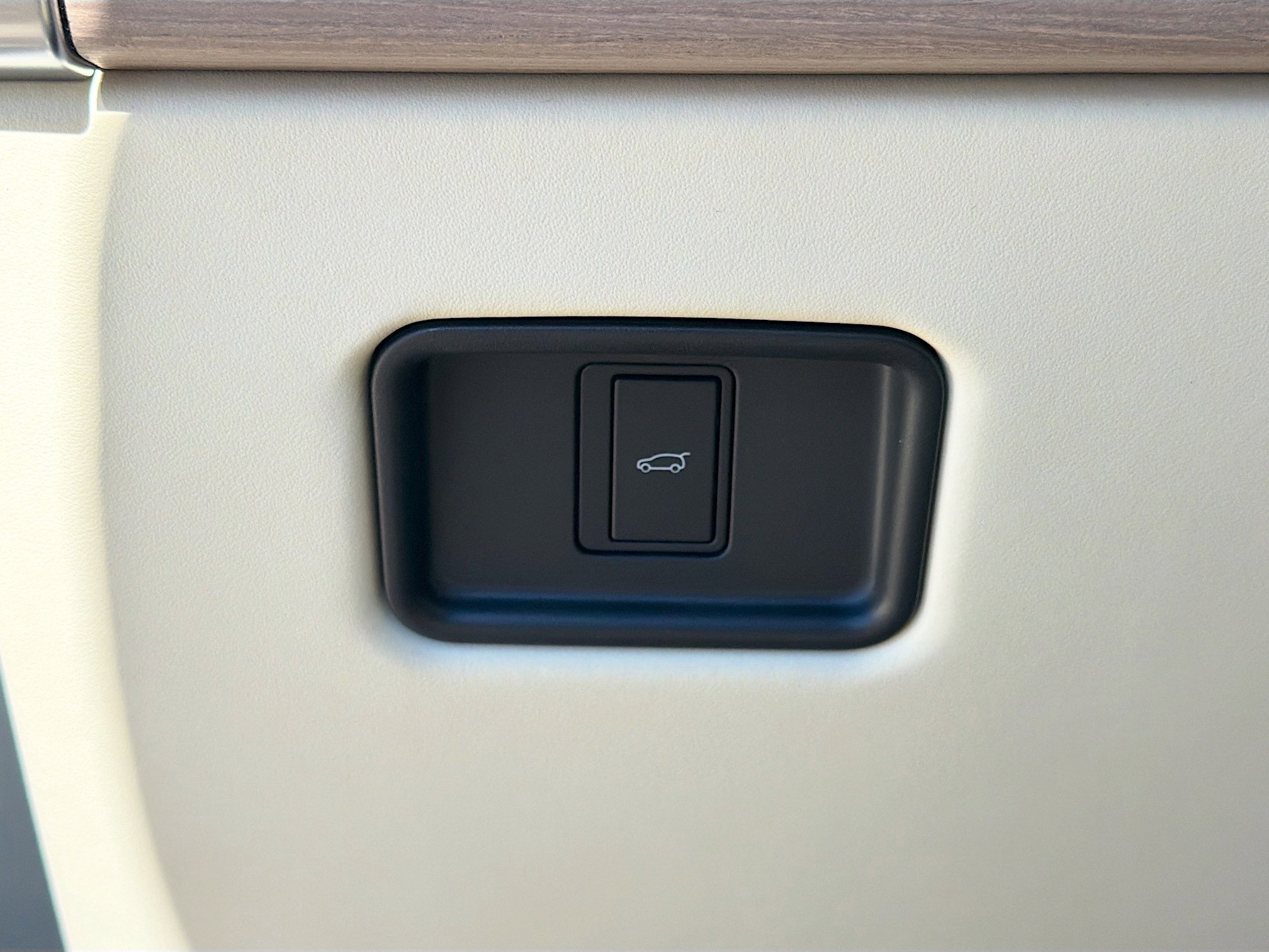 New 2026 Land Rover Range Rover SE image 35