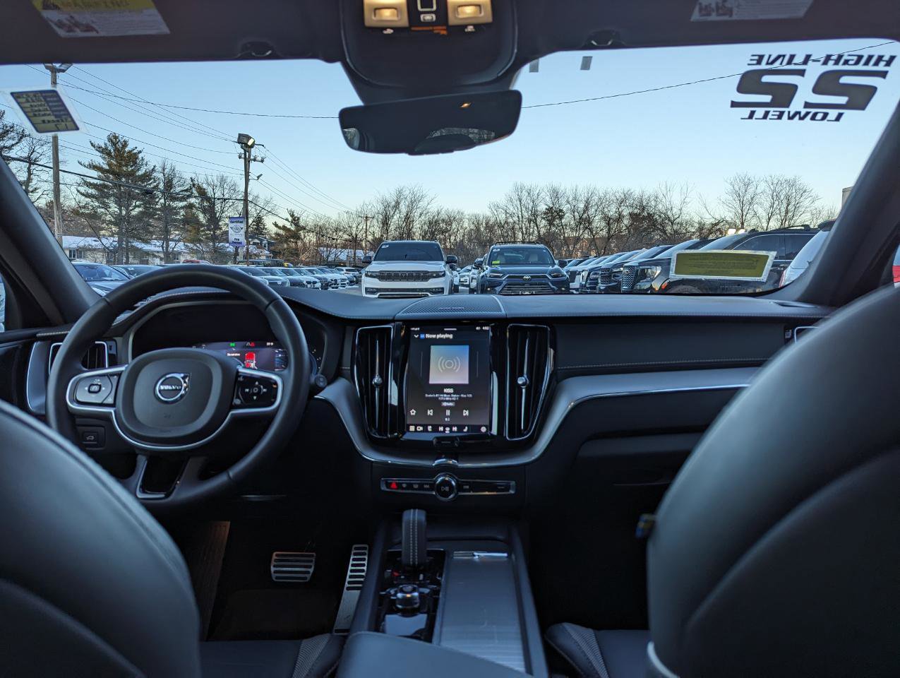 Used 2022 Volvo XC60 B5 R-Design w/ Advanced Package image 38