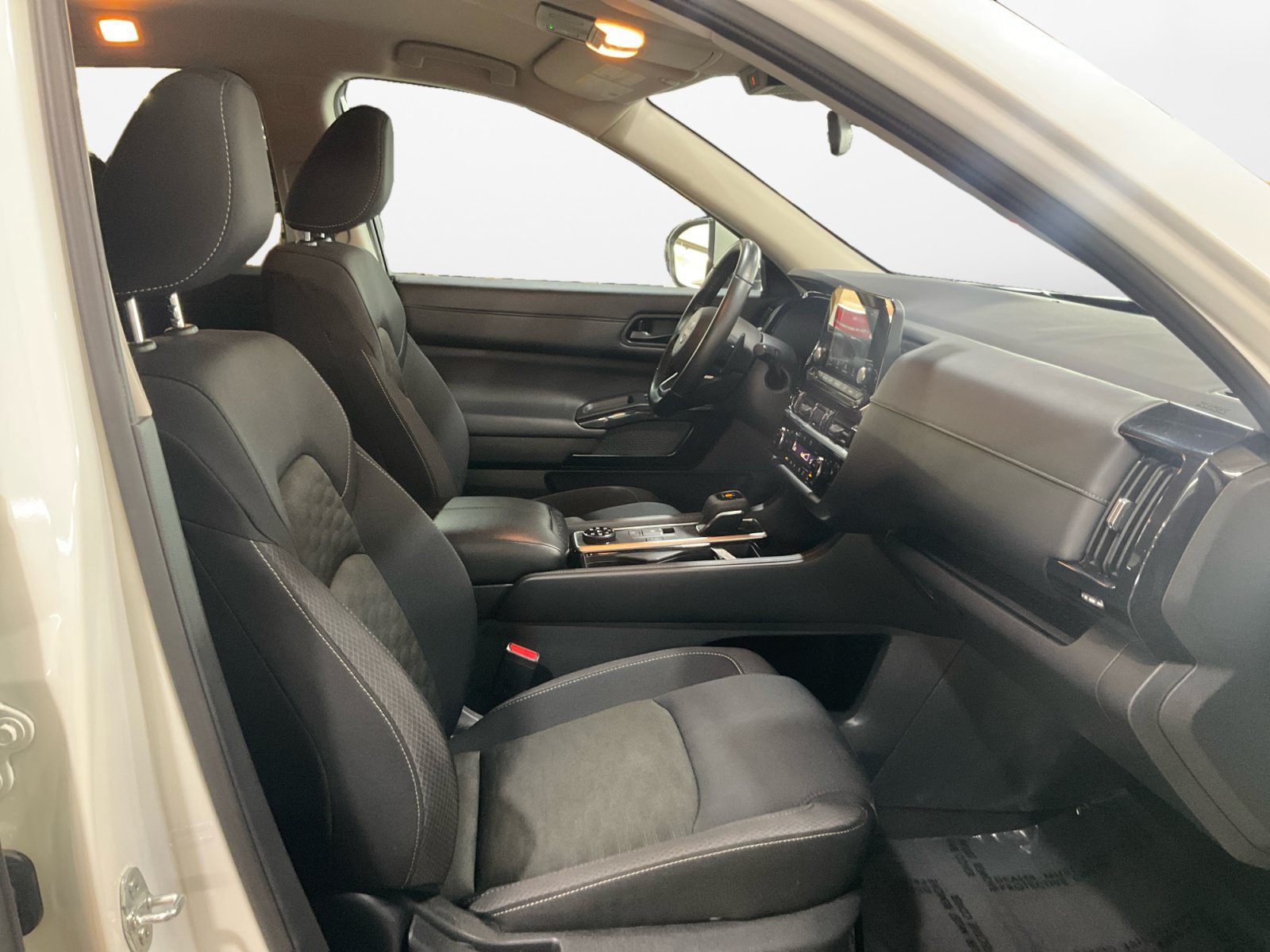 Used 2024 Nissan Pathfinder SV AWD/4WD image 17