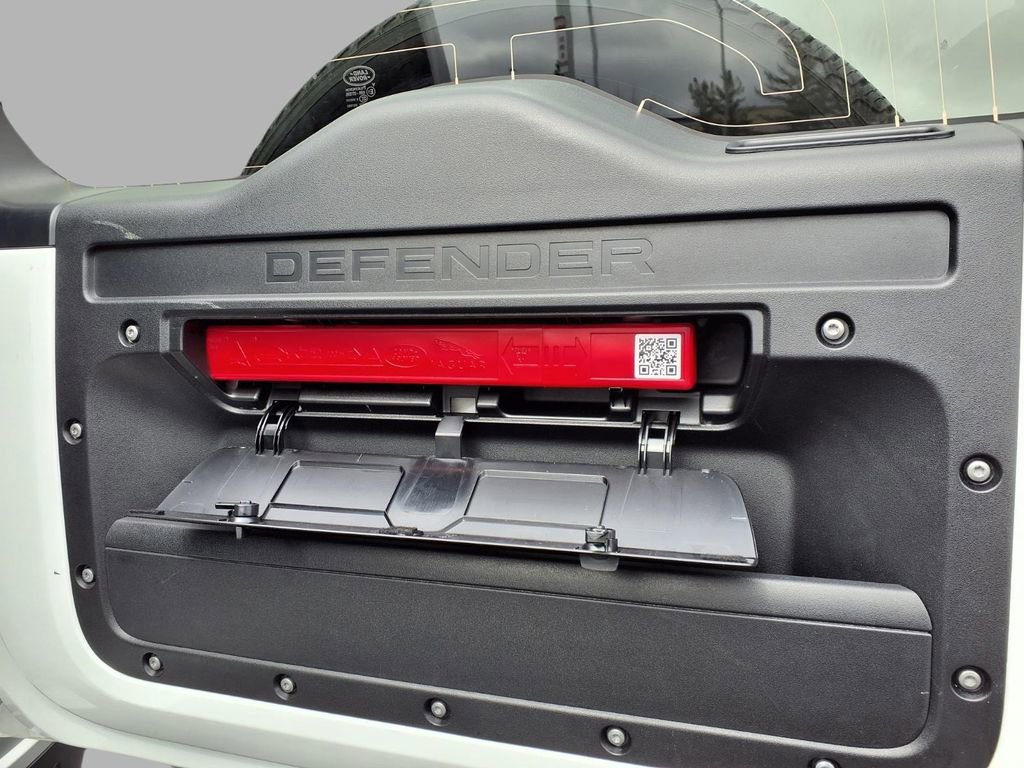 Used 2025 Land Rover Defender 110 S image 29