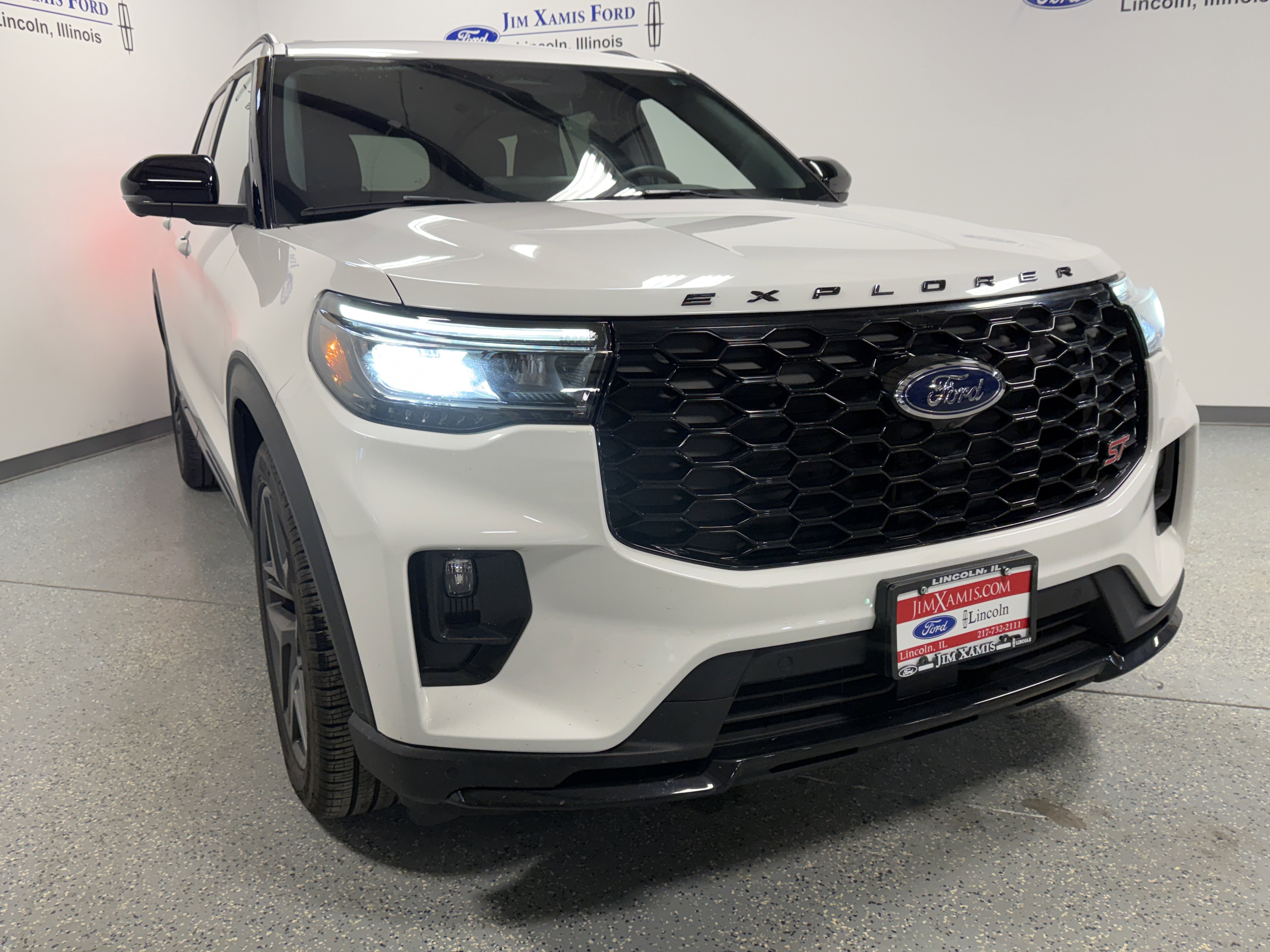 Used 2025 Ford Explorer ST image 39