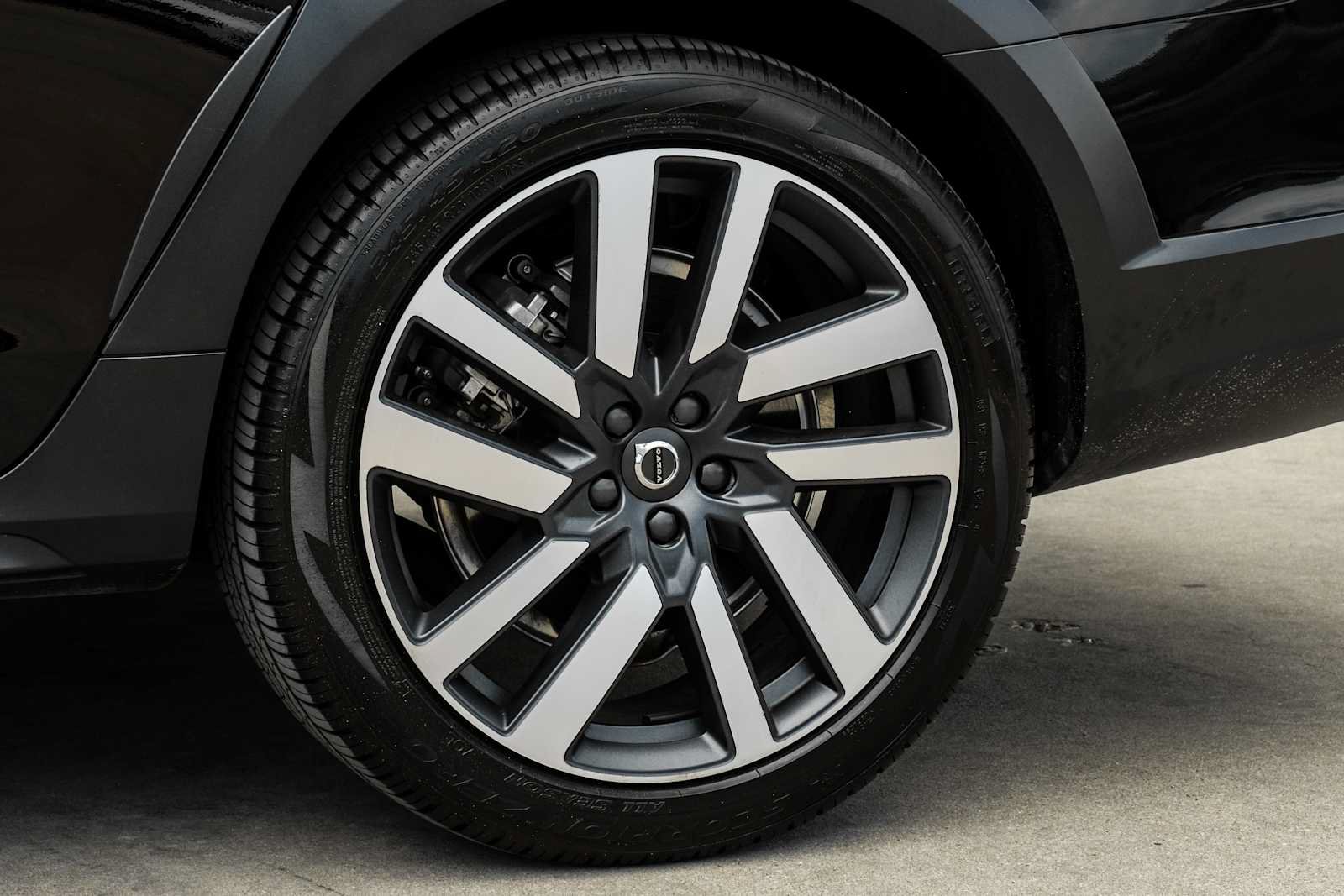 Used 2025 Volvo V90 B6 Cross Country Plus w/ Protection Package Premier AWD/4WD image 51