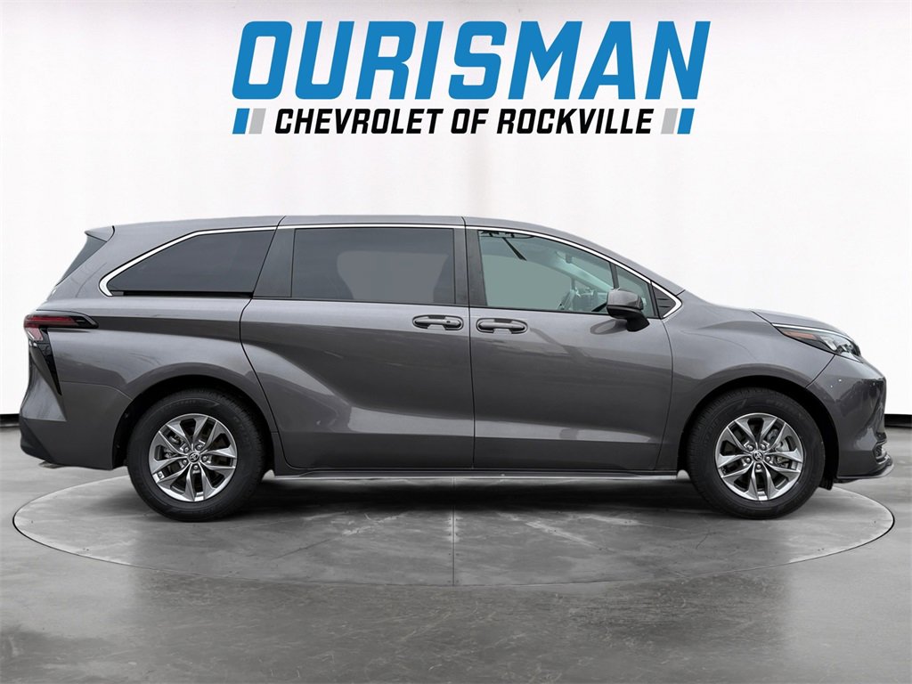 Used 2024 Toyota Sienna LE image 7