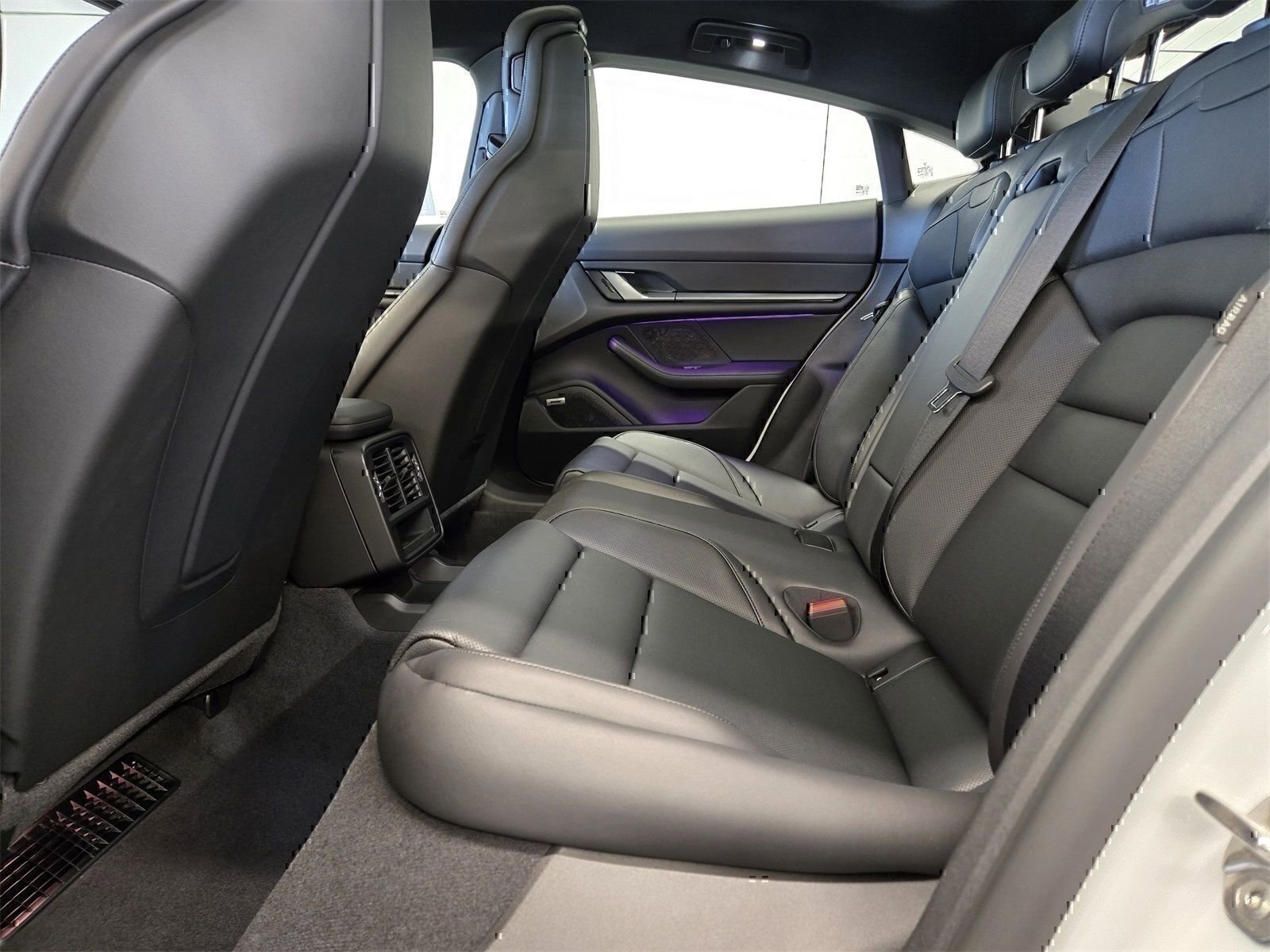 Used 2025 Porsche Taycan image 11