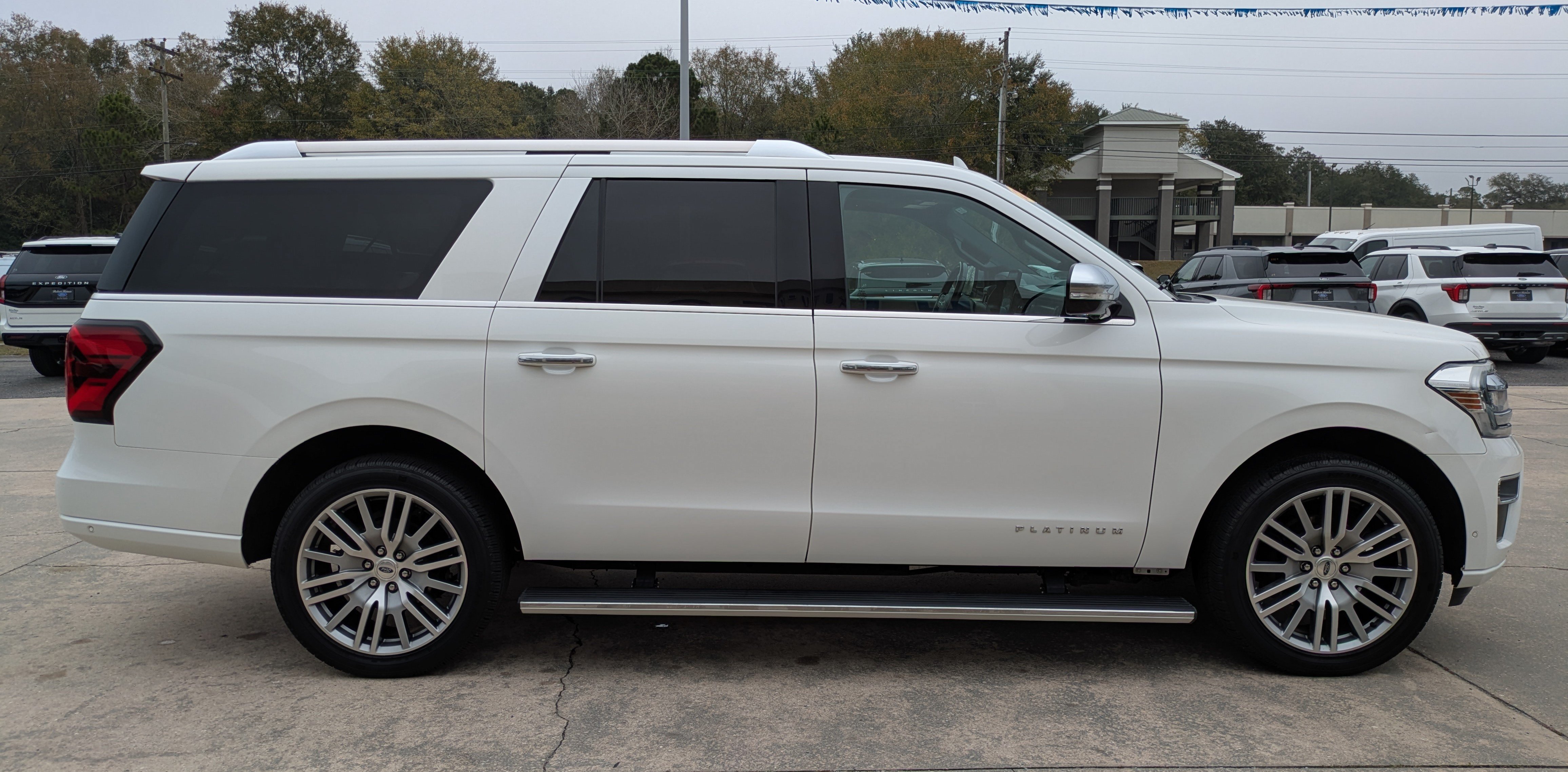 Used 2022 Ford Expedition Max Platinum RWD image 5
