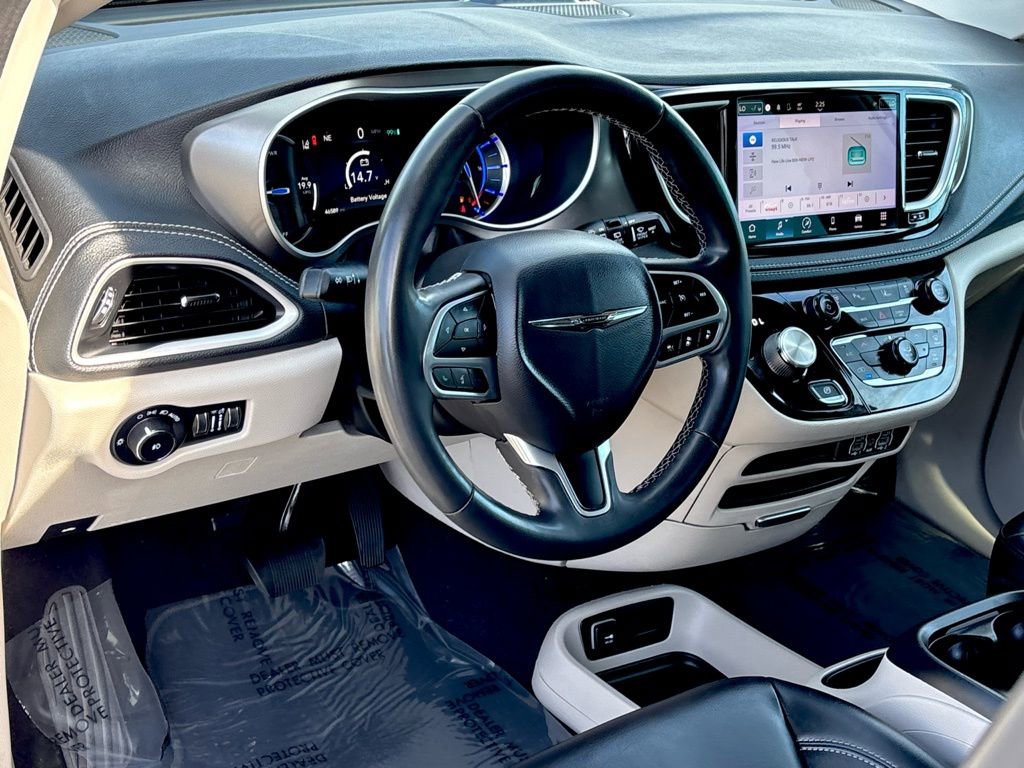 Used 2023 Chrysler Pacifica Touring-L image 10